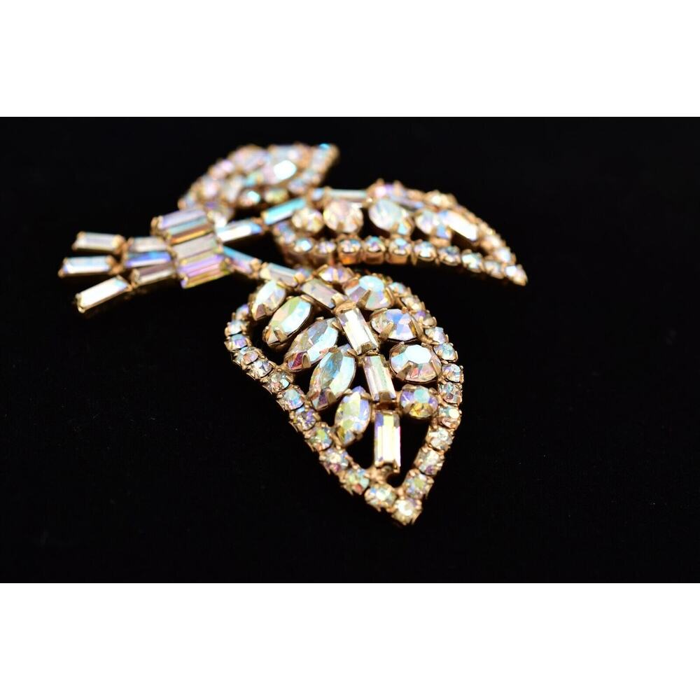 Vintage Crystal Leaf Pin Brooch Aurora Borealis Rhinestone Baguette Gold BinAL - Picture 3 of 12